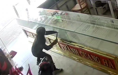 Hành trình truy xét 2 anh em ruột dùng búa, cướp tiệm vàng ở Hóc Môn