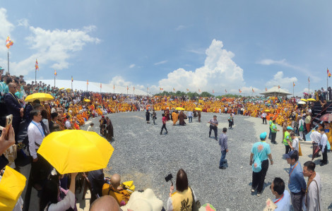 Hàng ngàn tăng ni từ các nước đến Vesak LHQ 2025 mong lan tỏa lòng từ bi và hòa bình cho thế giới