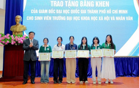 6 nữ sinh chia sẻ chỗ ngồi cho cựu chiến binh trong dịp 30/4 được khen thưởng