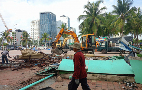 Đà Nẵng: Cưỡng chế 7 quầy hàng du lịch trên “cung đường tỉ đô”