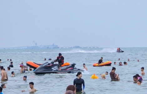 Đình chỉ hoạt động mô tô nước chạy “bát nháo” ở biển Cửa Lò