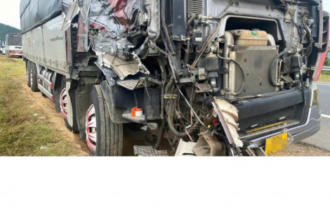 Tai nạn liên hoàn giữa 4 xe ô tô trên đường Hồ Chí Minh đoạn La Sơn - Túy Loan