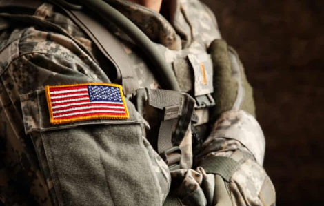 Tòa án Tối cao cho phép Tổng thống Trump cấm quân nhân chuyển giới