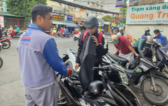 Giá xăng dầu tiếp tục giảm