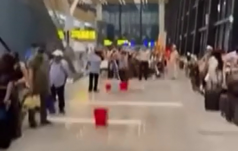 Nhà ga T3 bị dột sau mưa lớn, đơn vị quản lý lên tiếng