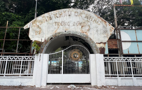 Sân khấu Trống Đồng ngưng hoạt động, trở thành bãi đậu xe