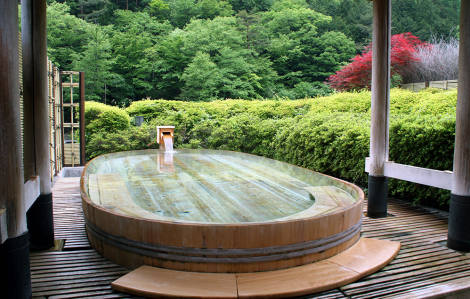 Tắm nước nóng trị liệu ở nơi được Guinness chọn là Khách sạn lâu đời nhất thế giới