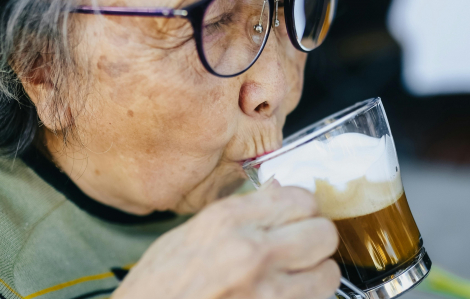 Uống 4 tách cà phê mỗi ngày và công dụng ít ai ngờ dành cho người trên 50 tuổi