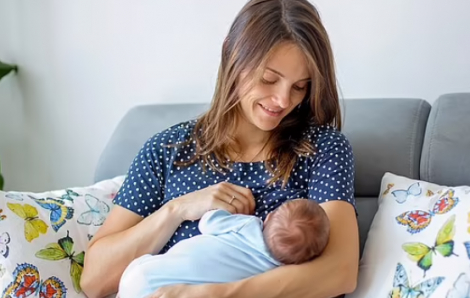 Sinh con muộn và tăng cân có thể làm tăng gấp 3 nguy cơ ung thư vú