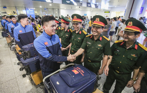 Đoàn Việt Nam tham gia lễ duyệt binh tại Nga đã trở về