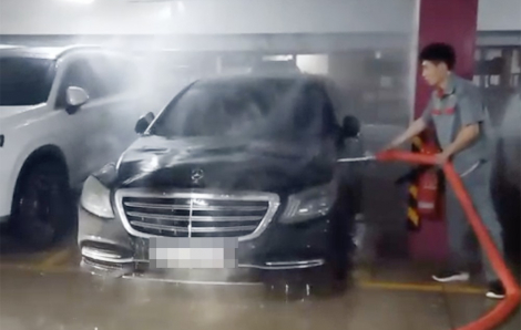 Ca sĩ rút đơn kiện hãng Mercedes Benz Việt Nam