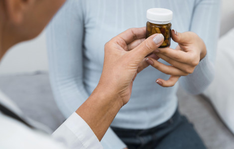 Cần nhận thức về những rủi ro của việc tự dùng thuốc, và dừng lại