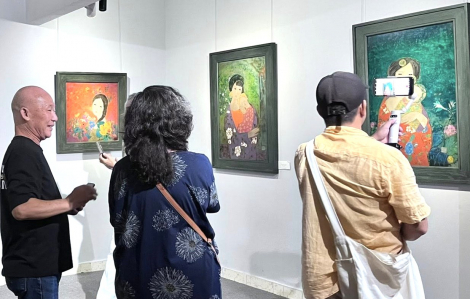 Khi phụ nữ vẽ phụ nữ