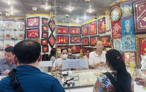 USD chợ đen chạm ngưỡng 26.500 đồng, đi ngược giá thế giới