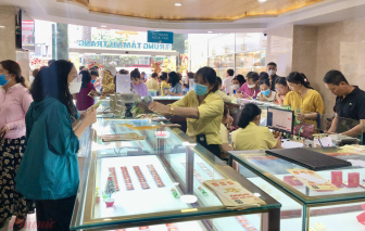 Giá vàng đang giảm nhanh