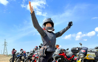 Nữ biker 60 tuổi sống đời rực rỡ