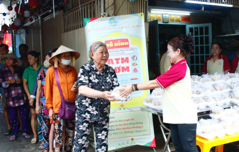 “ATM cơm” sẻ chia cùng người khốn khó