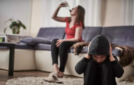 Gần 19 triệu trẻ em Mỹ sống với cha mẹ mắc chứng rối loạn do sử dụng chất kích thích