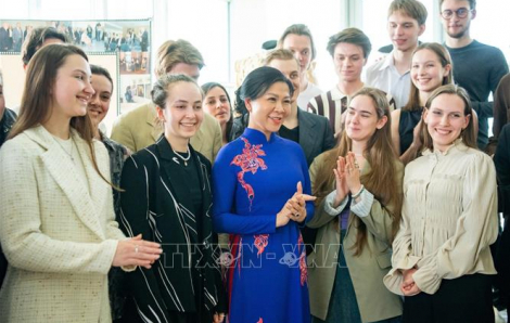 Phu nhân Ngô Phương Ly duyên dáng trong các chuyến công du cùng Tổng bí thư Tô Lâm