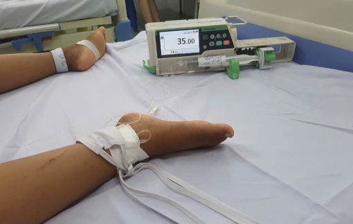 Thấy các dấu hiệu này, con của bạn đang sốt xuất huyết trở nặng