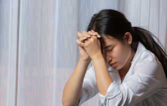 Con gái bị chồng đánh, bố mẹ nói "vợ chồng xô xát là bình thường"