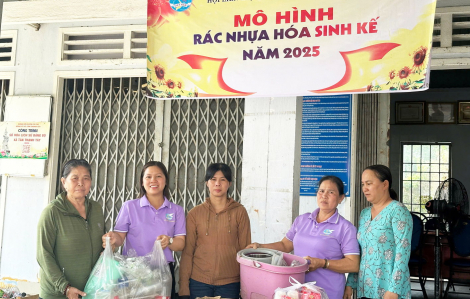 Bán ve chai, mua con giống cho chị em nghèo