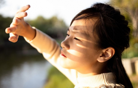 ‘Cháy nắng’ mắt: Nguy hiểm tiềm ẩn từ tia UV