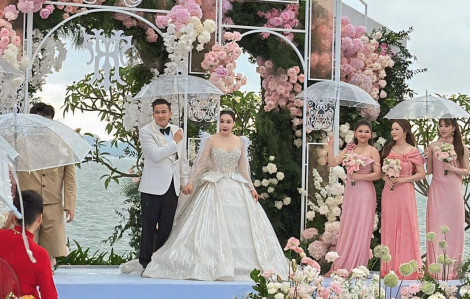 Hồ Quỳnh Hương rạng rỡ trong đám cưới với ông xã doanh nhân