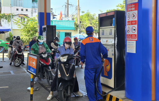Giá xăng dầu bật tăng, có loại tăng hơn 600 đồng/lít