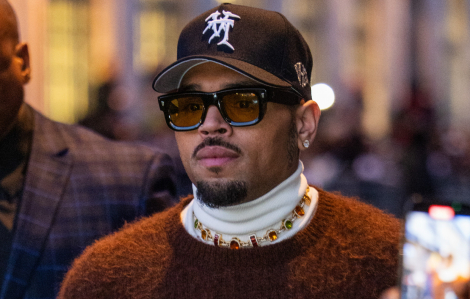 Chris Brown bị bắt vì tội hành hung