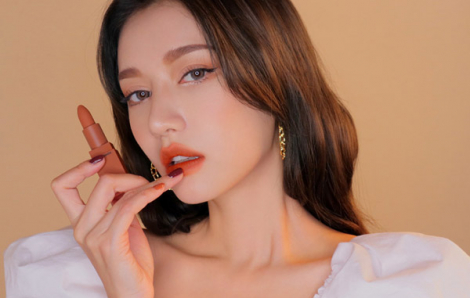 Nguy cơ từ thói quen sử dụng son môi thường xuyên