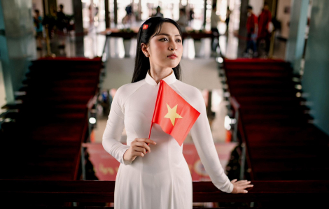 Ca sĩ Duyên Quỳnh: ‘Tôi và Võ Hạ Trâm cùng động viên nhau khi xảy ra so sánh tranh cãi’