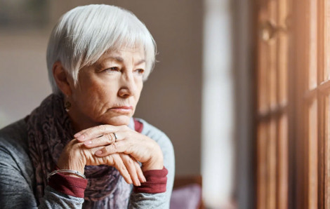 Làm sao để mẹ tôi buông tay người chồng bội bạc?