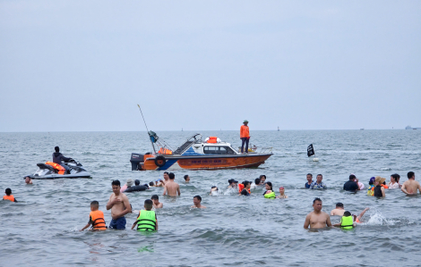 2 du khách tử vong khi tắm biển buổi sáng