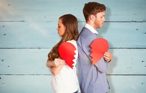 Vợ tôi có quan hệ "chị em" vượt quá giới hạn bình thường