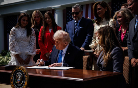 Tổng thống Donald Trump ký ban hành dự luật cấm phát tán hình ảnh ‘khiêu dâm trả thù’