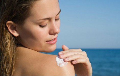 Phụ nữ mang thai, trẻ em nên dùng loại kem chống nắng nào?