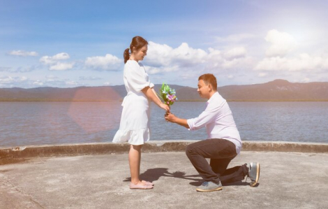 Bạn trai Việt kiều mượn tiền để... ly hôn