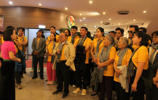 115 văn nghệ sĩ nhiều thế hệ về nguồn, theo chân hành trình mùa xuân 1975