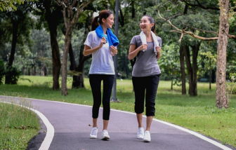Đi 7.000 bước mỗi ngày, ngủ đủ giấc, đón nắng sớm giúp sống thọ hơn