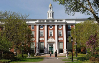 Hàng ngàn sinh viên quốc tế tại Đại học Harvard phải chuyển trường