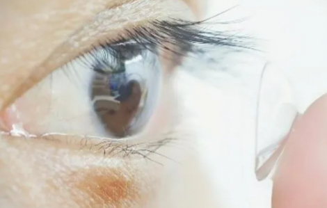 Các nhà khoa học Trung Quốc sáng chế ra kính áp tròng "siêu thị lực"