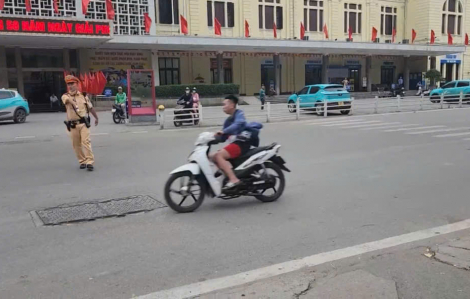 Khởi tố nam thanh niên lái xe tông cán bộ công an