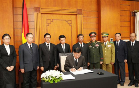 Lãnh đạo Đảng, Nhà nước Lào viếng nguyên Chủ tịch nước Trần Đức Lương