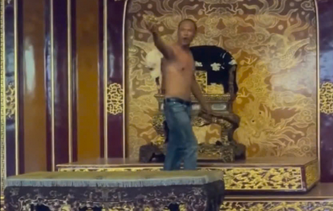 Bắt đối tượng đập phá ngai vàng ở điện Thái Hòa