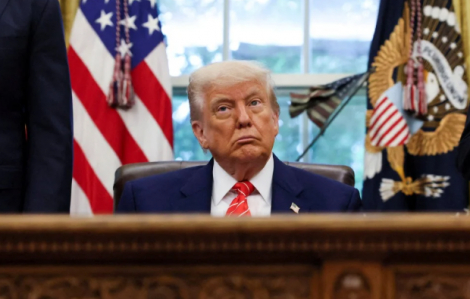 Tổng thống Donald Trump bất ngờ thay đổi quyết định về việc thuế quan 50% với EU