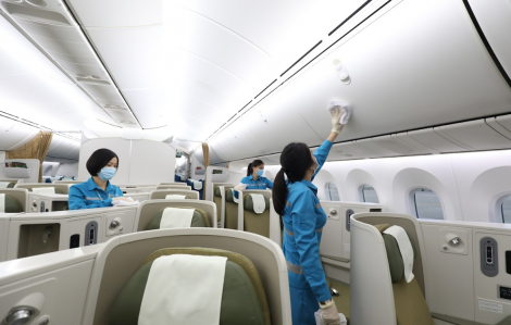 Vệ sinh máy bay - công việc tuy nhỏ mà có “võ”