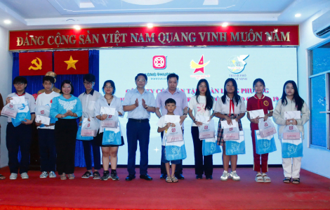 Mang tết thiếu nhi đến sớm với trẻ mồ côi do dịch COVID-19