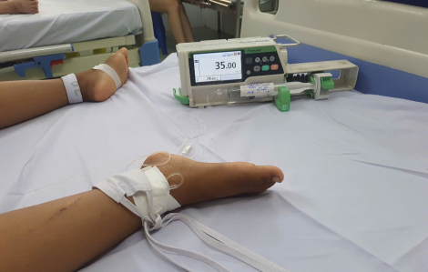 Thấy các dấu hiệu này, con của bạn đang sốt xuất huyết trở nặng