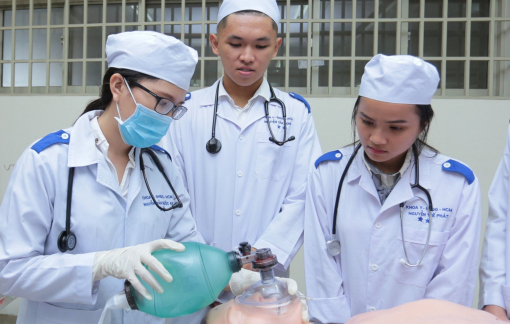 Trường đại học Khoa học sức khỏe chính thức có tân hiệu trưởng